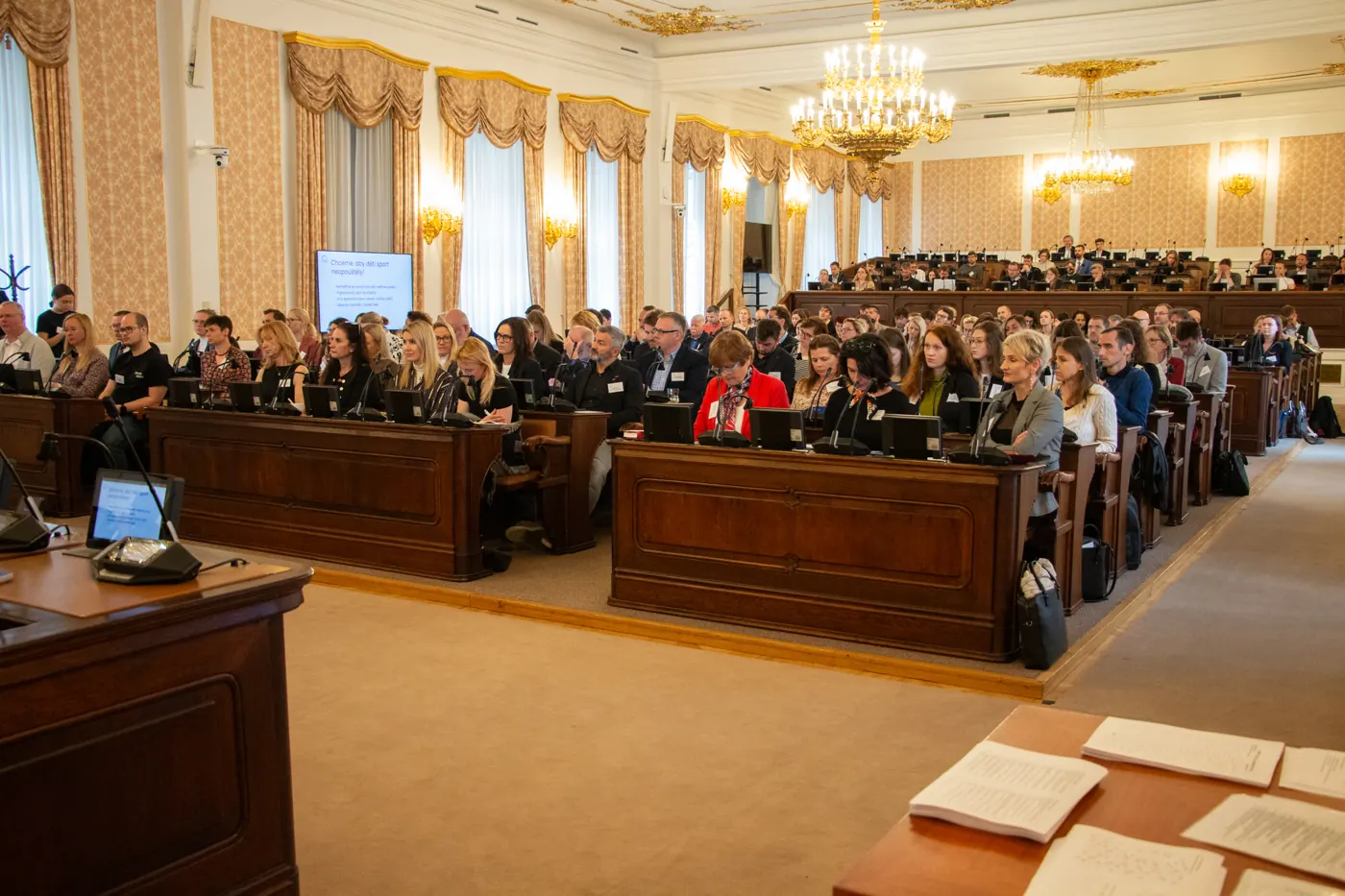 Konference v jednacím sále Poslanecké sněmovny. Foto: JANDASPORT ®